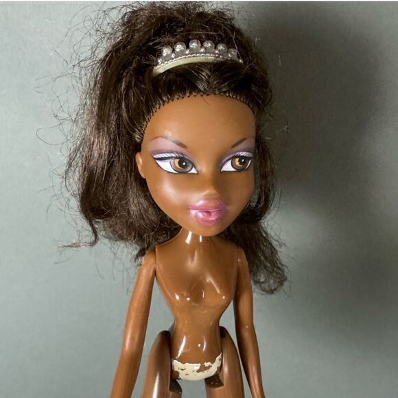 Bratz 2-Bundle Dolls Vegas Tiana & Birthday Sasha - Picture 6 of 14